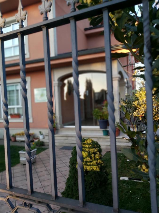 Despertar Con El Sonido De Los Pajaros Villa Мелиде Екстериор снимка